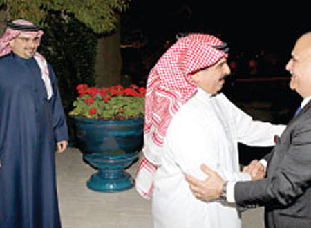 ملك البحرين يستقبل الأمير الحسن