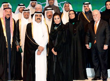 الأمير وقرينته يكرمان قيادات مؤسسة قطر السابقين والحاليين