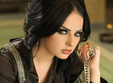 ديانا كرزون تطلق ألبوم باللهجة الخليجية