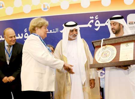 نهيان بن مبارك شخصية العام 2013 للتعلم المؤسسي