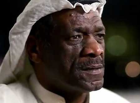 معجبة تستوقف خالد الملا لتغني معه.. بالفيديو معجبة تستوقف خالد الملا لتغني معه.. بالفيديو
