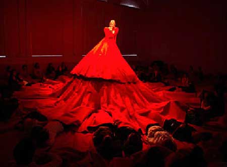 شاهد بالصور... حفل &laquo;الفستان الأحمر&raquo;