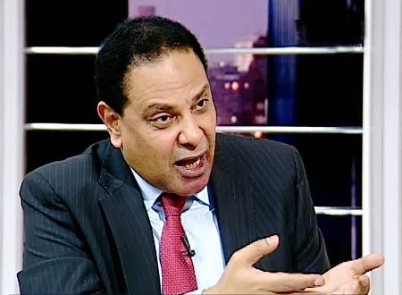 علاء الأسواني: من حق السيسي ترشيح نفسه للرئاسة بشرط!