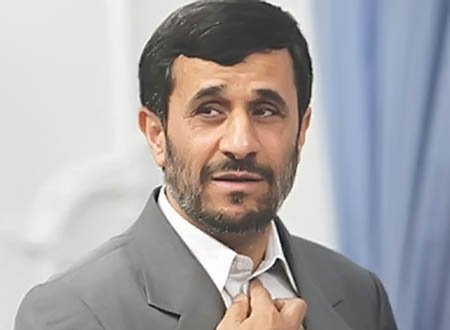 بالصور.. محمود أحمدي &zwnj;نجاد يعود لمهنته الأولى