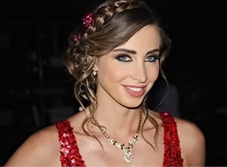 أنابيلا هلال مع عمرو دياب في أول ظهور بعد حملها.. شاهد