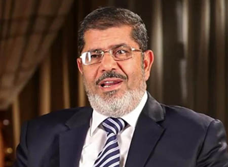 محمد مرسي يهنئ المصريين بالعيد عبر تويتر!