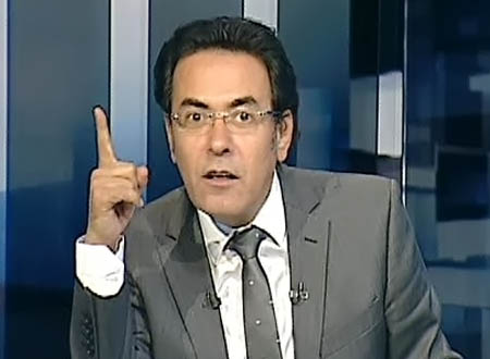 خيري رمضان ينتقد إذاعة محاكمة مبارك: هي سينما؟!.. فيديو