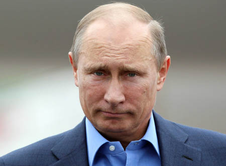 فنانة ترسم صورة لفلاديمير بوتين في وضع غير لائق.. شاهد