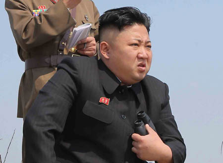 رئيس كوريا الشمالية يعدم وزير دفاعه بسبب نومه خلال عرض عسكري.. صور