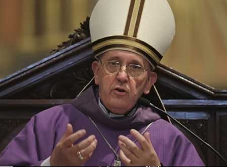 فرانسيس بابا الفاتيكان الجديد يرفض ركوب &laquo;الليموزين البابوية&raquo;