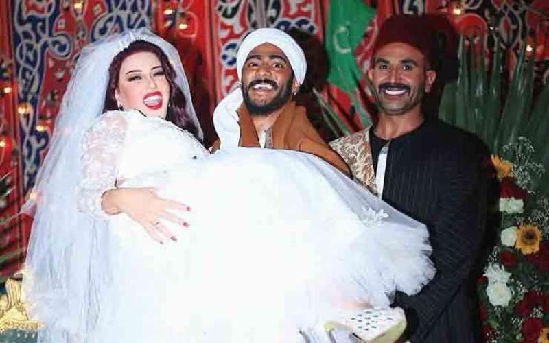 بالصور.. أحمد سعد يحيي زفاف سمية الخشاب في "موسى"